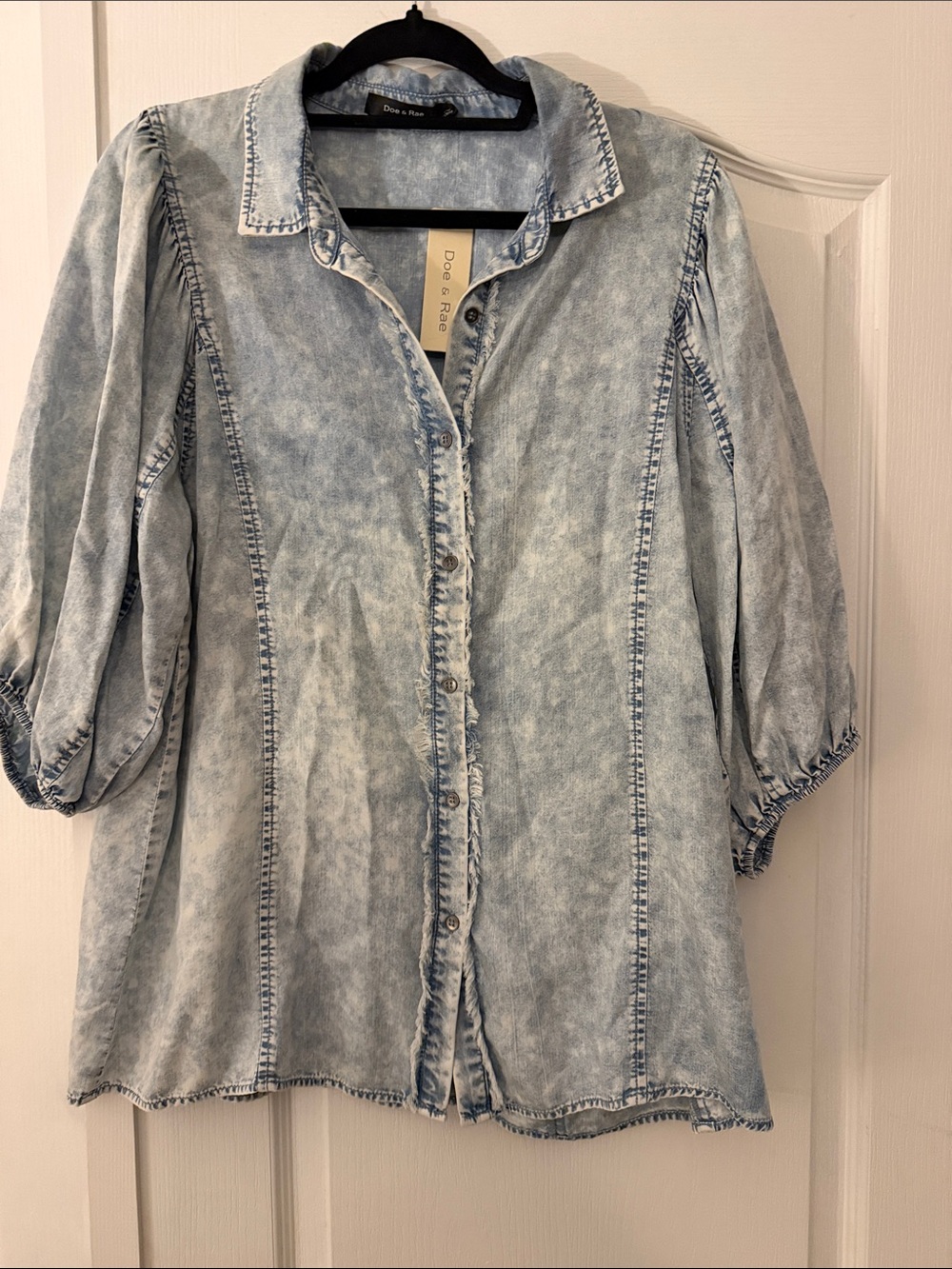 Doe & Rae Light Wash Denim Blouse lightweight w/length sleeve size 1X NWT